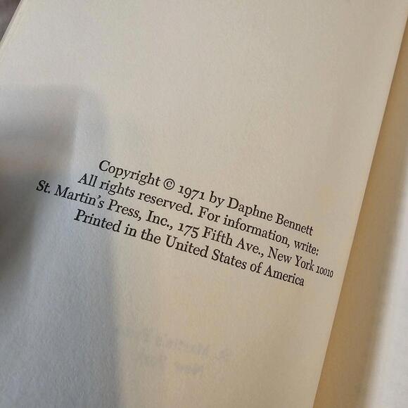 Vicky Princess Royal of England And German Empress Bennett 1971 VINTAGE Book - Picture 2 of 5